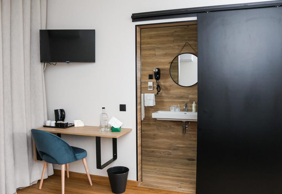 Bathroom, TV and multimedia