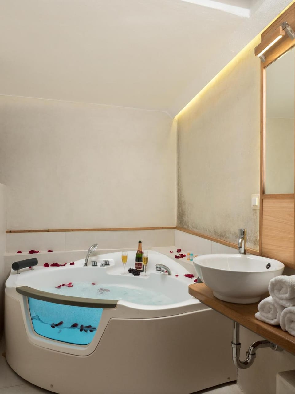 Hot Tub, Bathroom