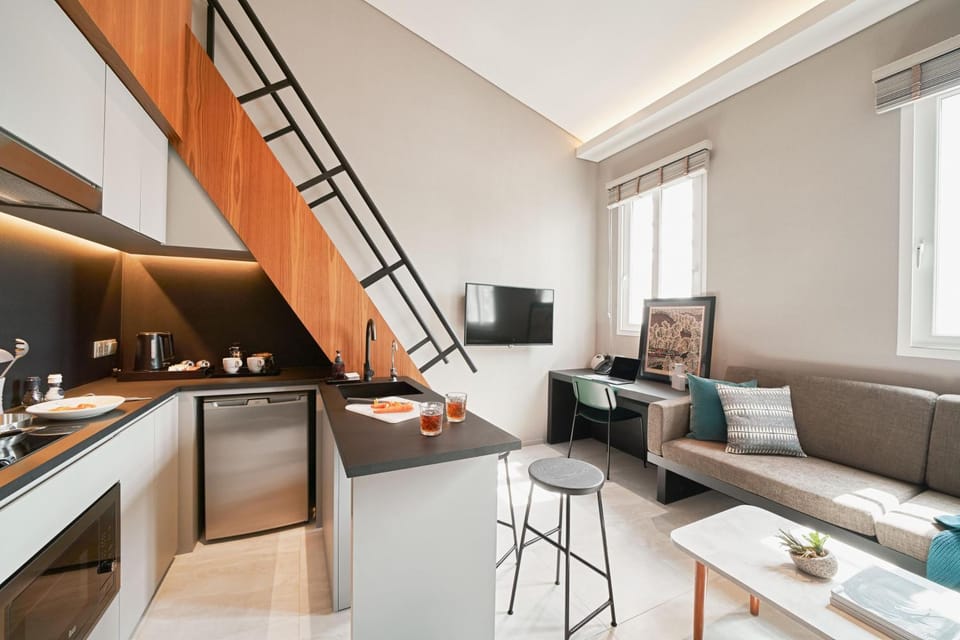 Kitchen or kitchenette, Living room