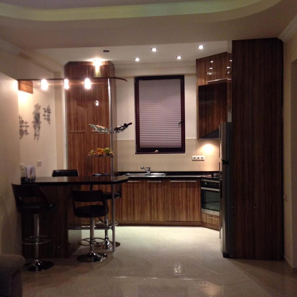 Kitchen or kitchenette, Seating area, Dining area
