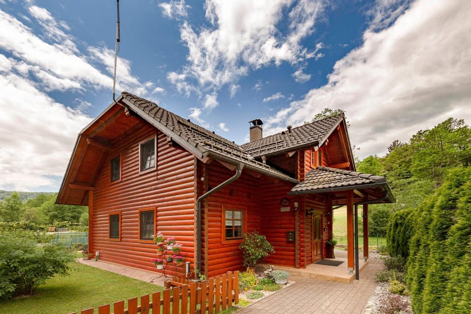 Property building, Day, Natural landscape, Garden, Garden view
