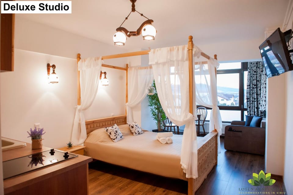 Bed, TV and multimedia, Seating area, Dining area