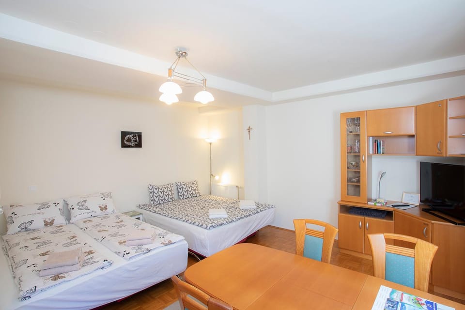 Living room, Photo of the whole room, Seating area, Dining area