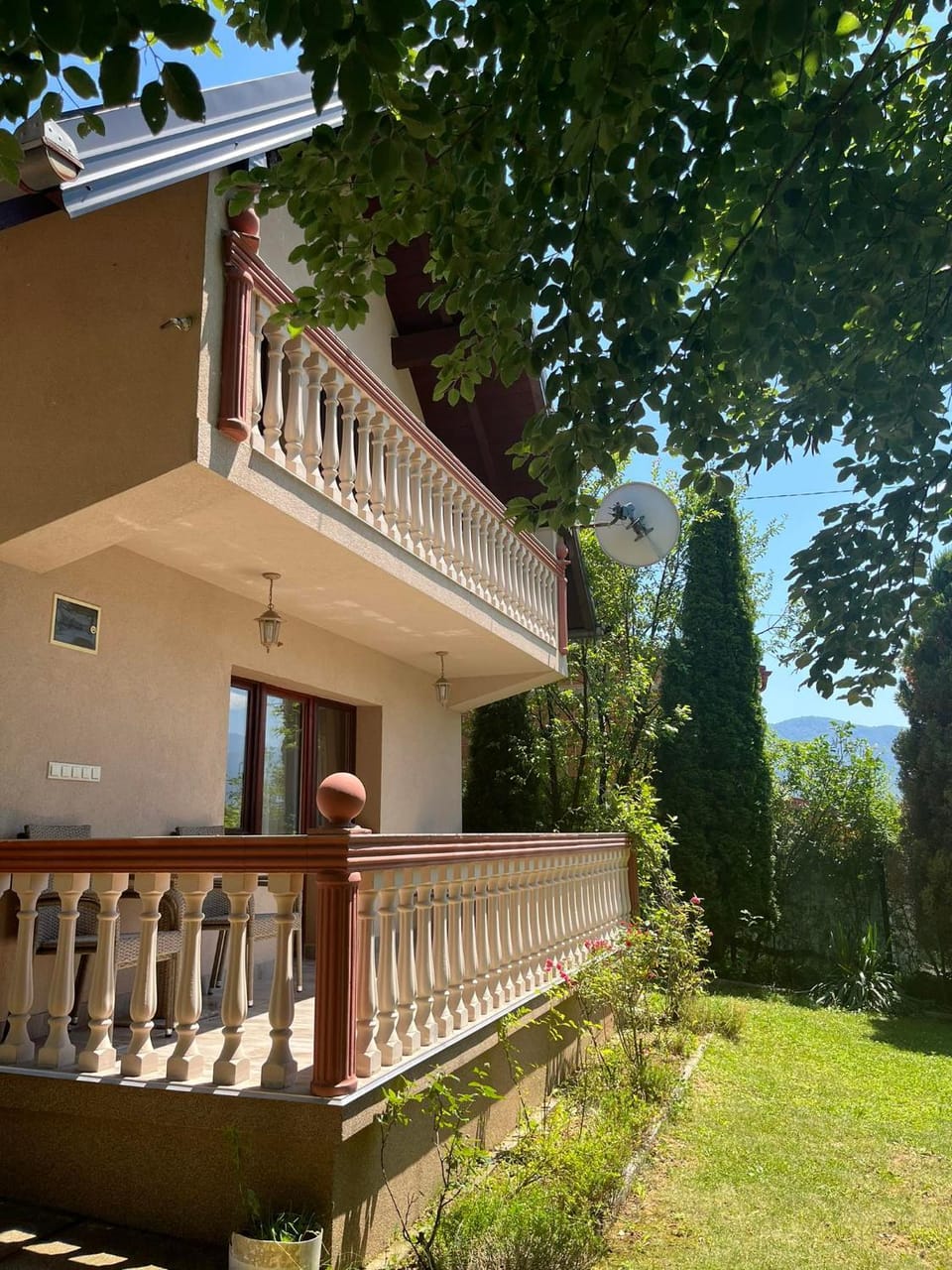 Property building, Spring, Day, Garden, View (from property/room), Balcony/Terrace, Balcony/Terrace, Garden view