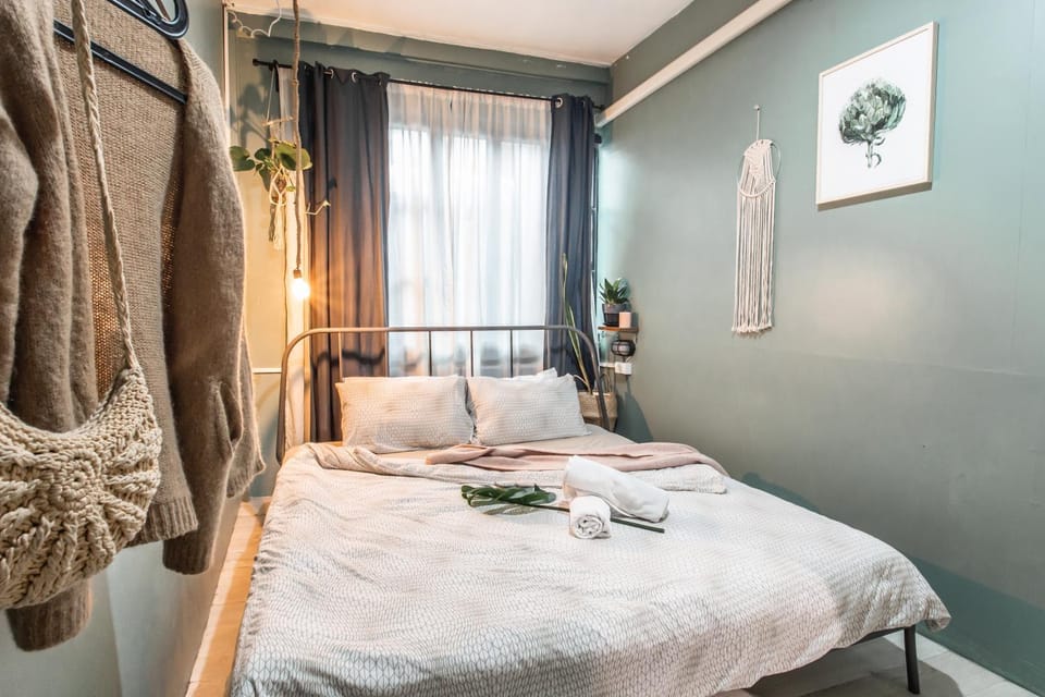 Photo of the whole room, Bedroom