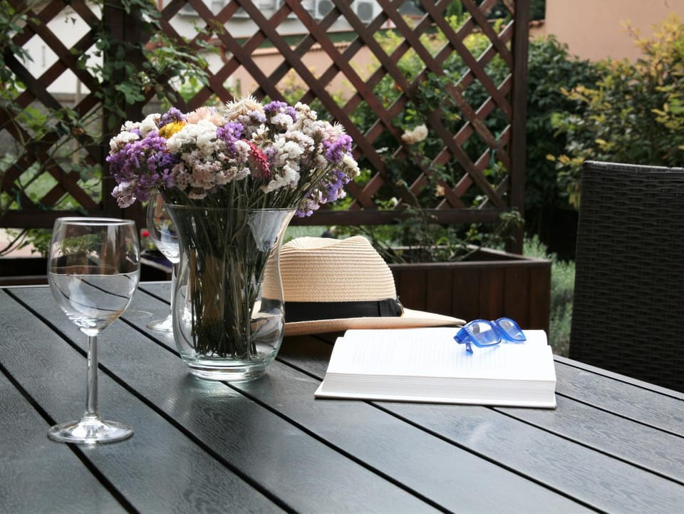 Decorative detail, Garden view