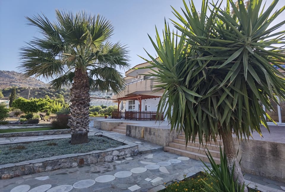 Facade/entrance, Garden, Garden view