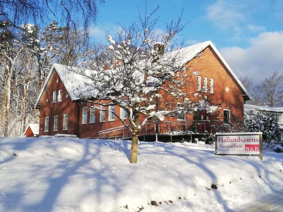 Facade/entrance, Winter