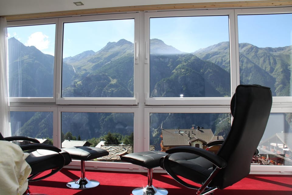 Seating area, Mountain view
