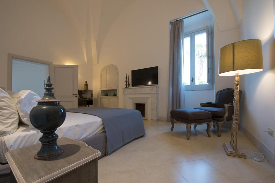 Photo of the whole room, Decorative detail