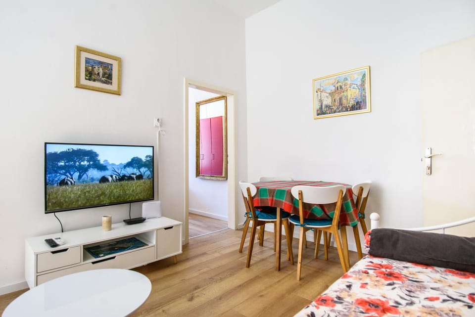TV and multimedia, Dining area