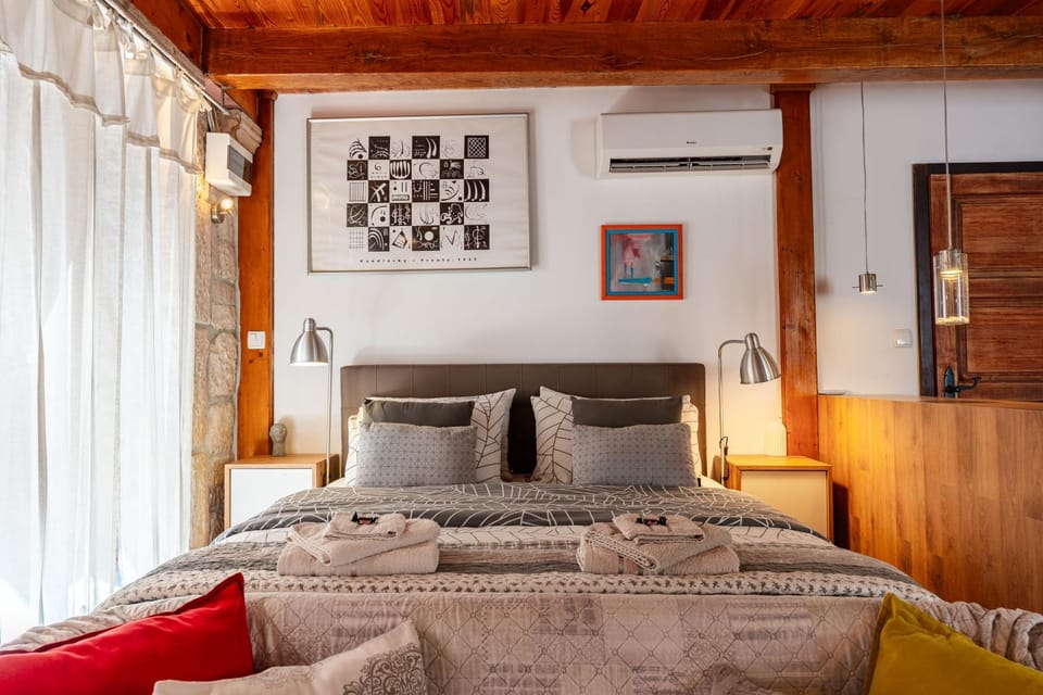 Bed, Bedroom, air conditioner