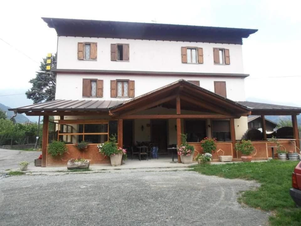 Facade/entrance, Floor plan