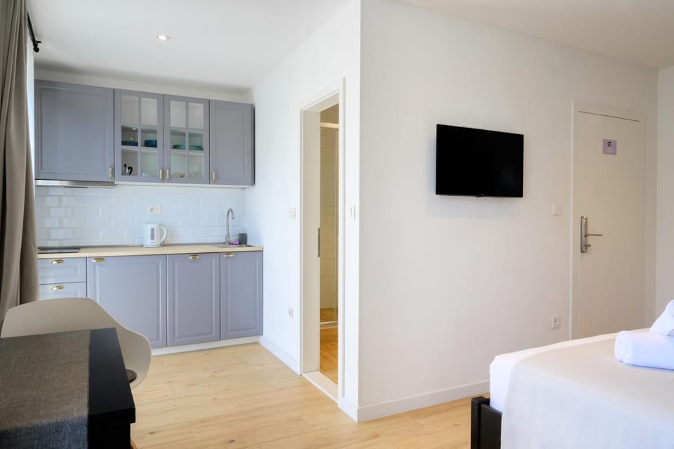 TV and multimedia, Kitchen or kitchenette, Bedroom