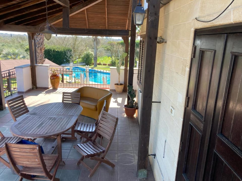 Property building, Balcony/Terrace, Pool view