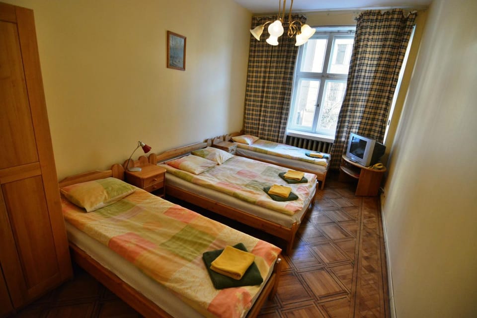 TV and multimedia, Photo of the whole room, Bedroom