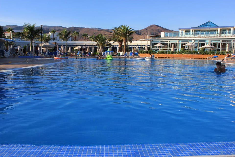 Restaurant/places to eat, On-site shops, Beach, Swimming pool, Swimming pool