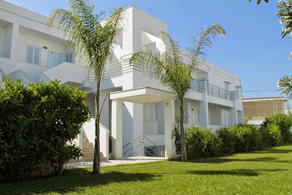 Property building, Facade/entrance, Garden view