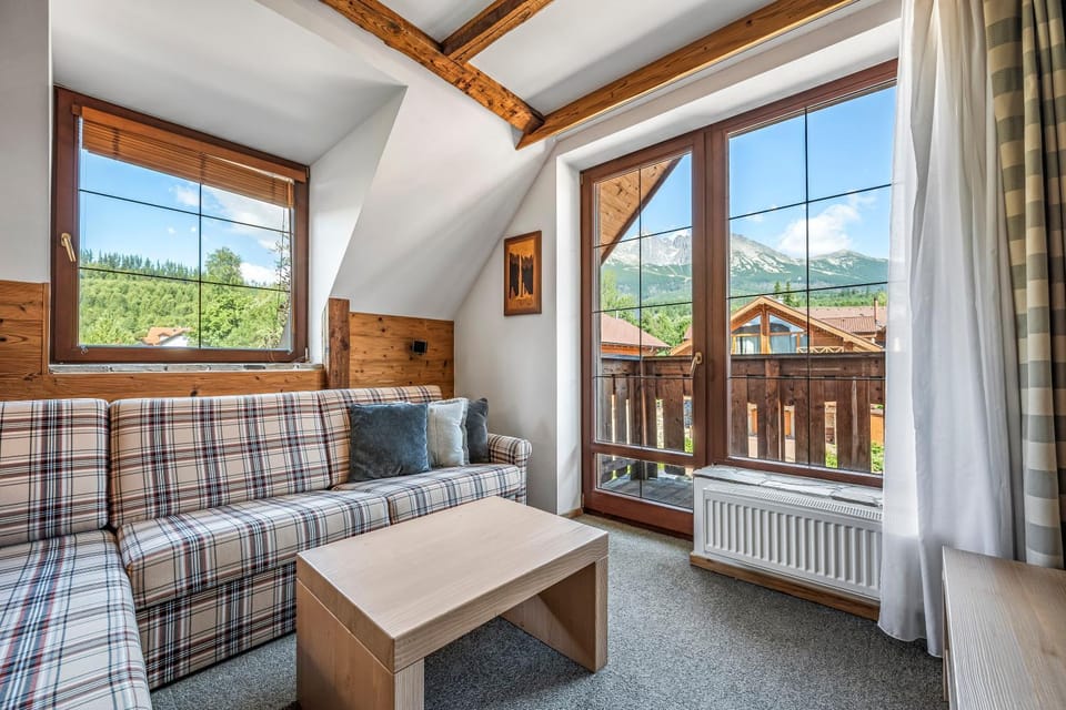 Living room, Mountain view
