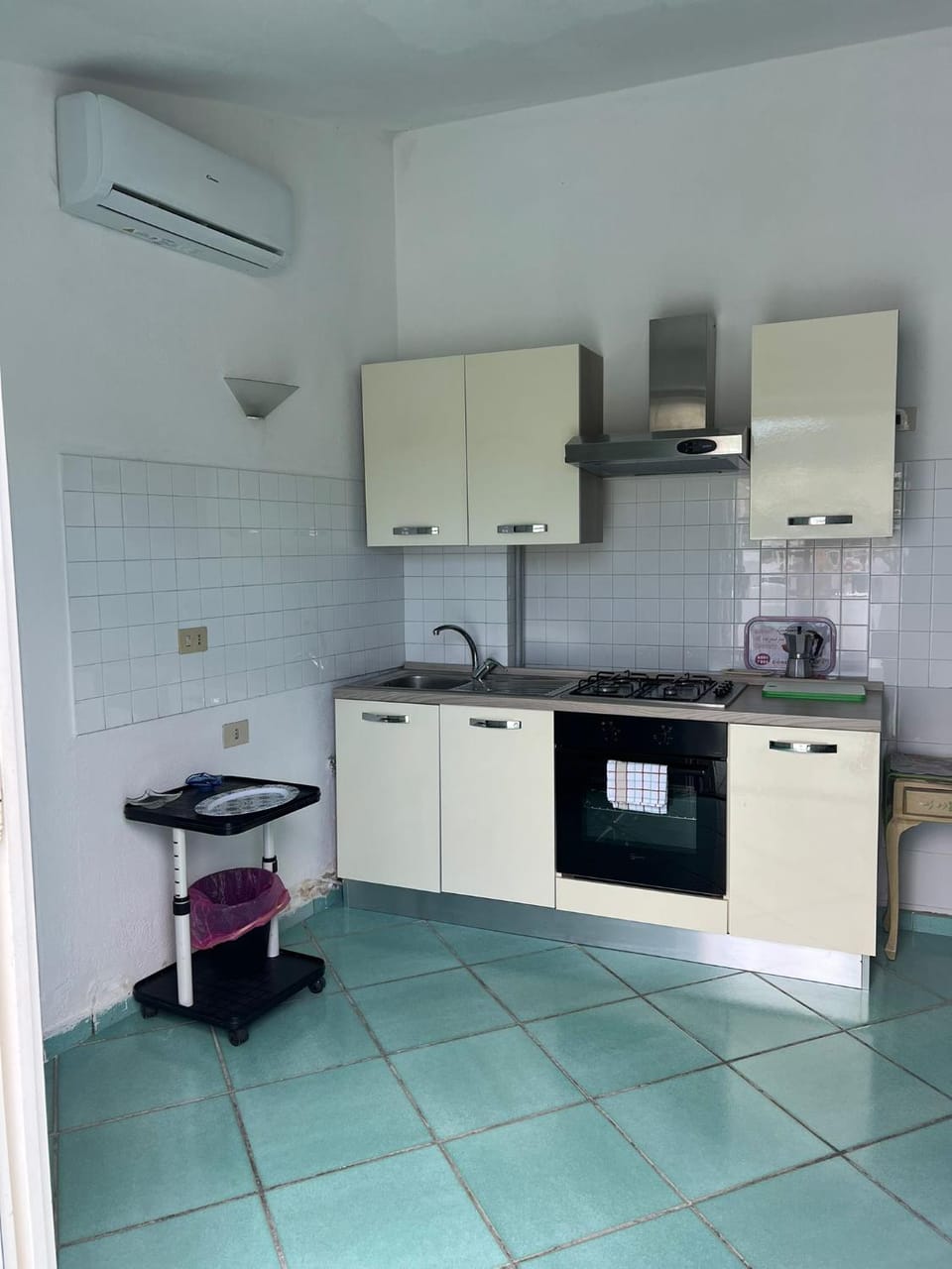 Kitchen or kitchenette, kitchen