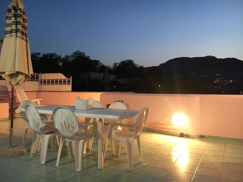 Facade/entrance, Balcony/Terrace, Mountain view
