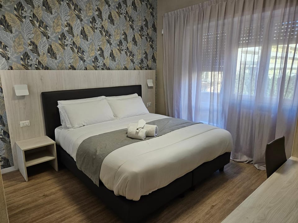 Bed, Photo of the whole room, towels