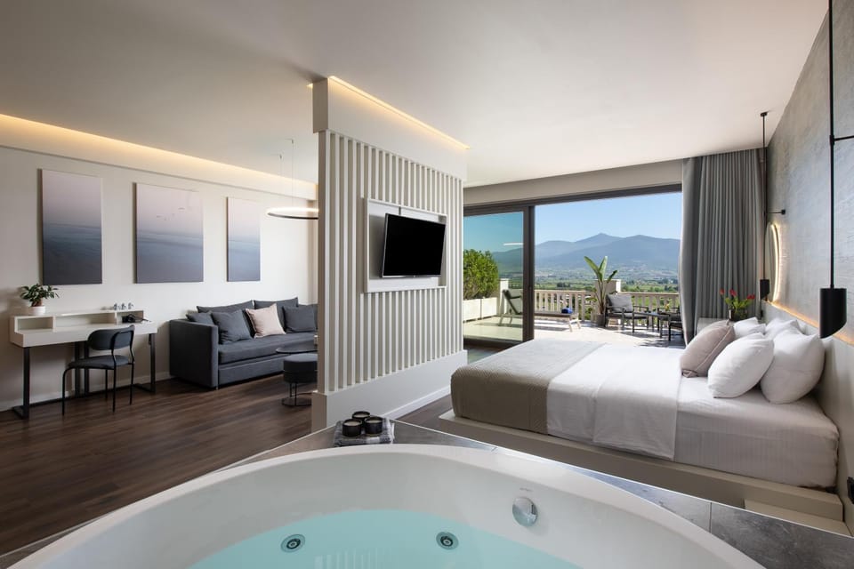 Hot Tub, Bedroom