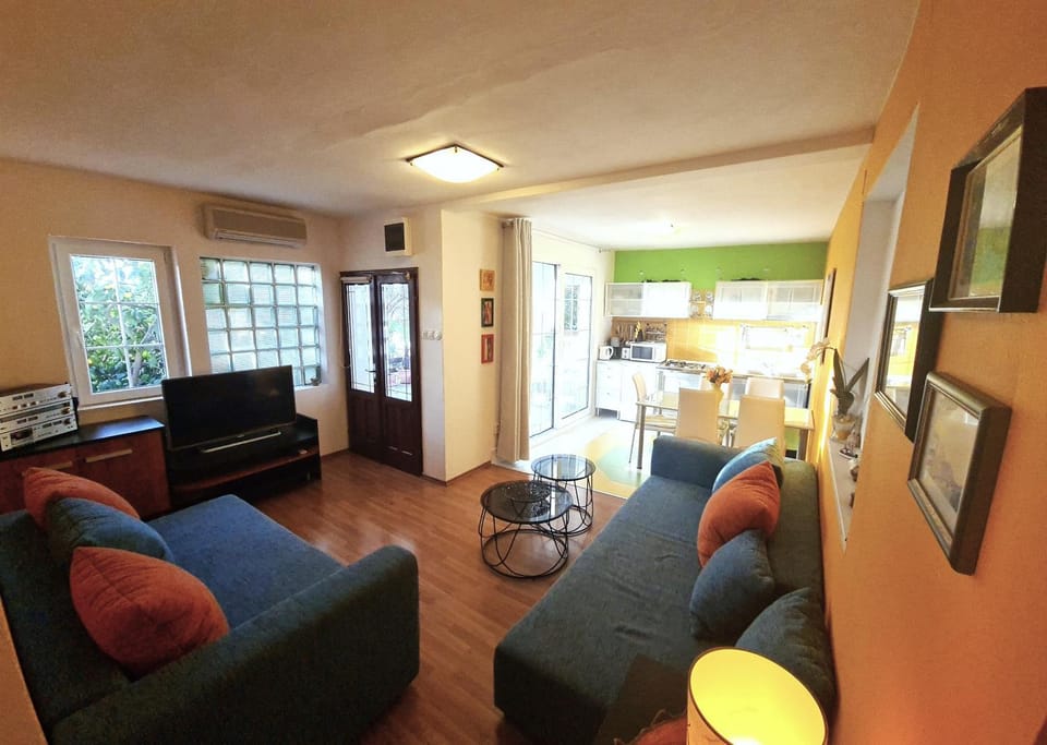 Living room, Dining area, kitchen