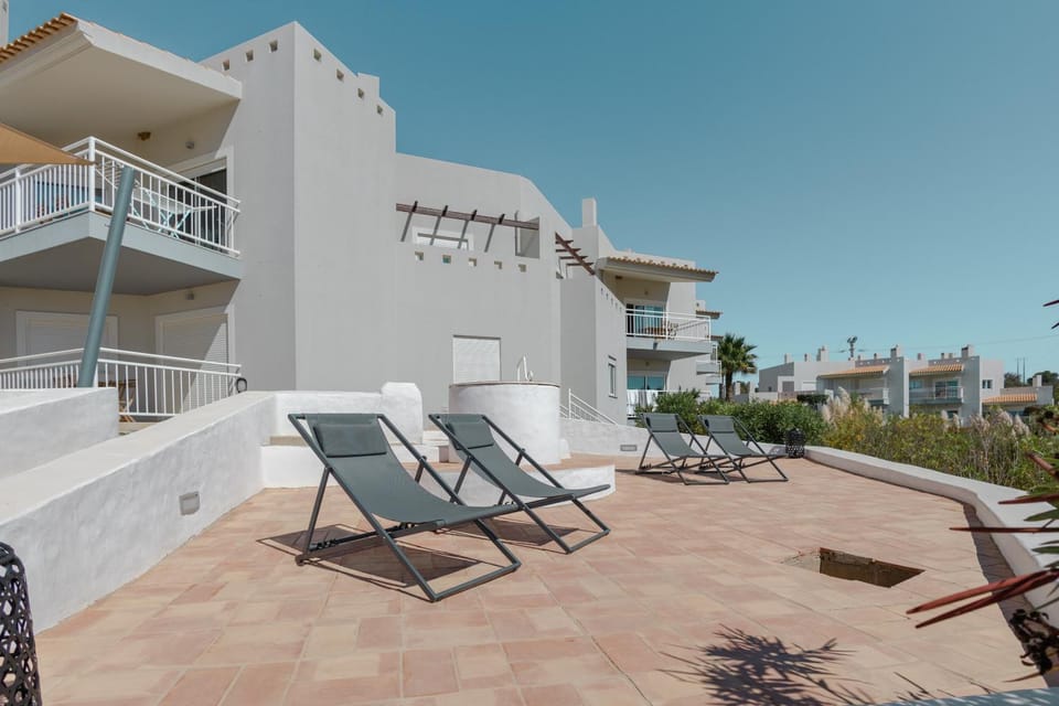 Property building, Patio, Balcony/Terrace