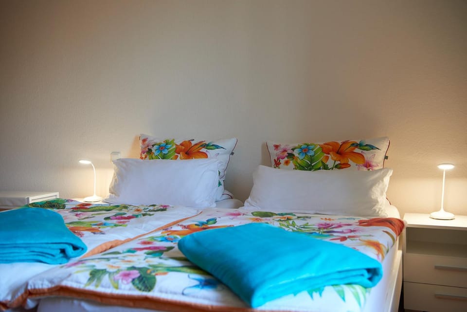 Bed, Photo of the whole room, Decorative detail, Bedroom, Facility for disabled guests