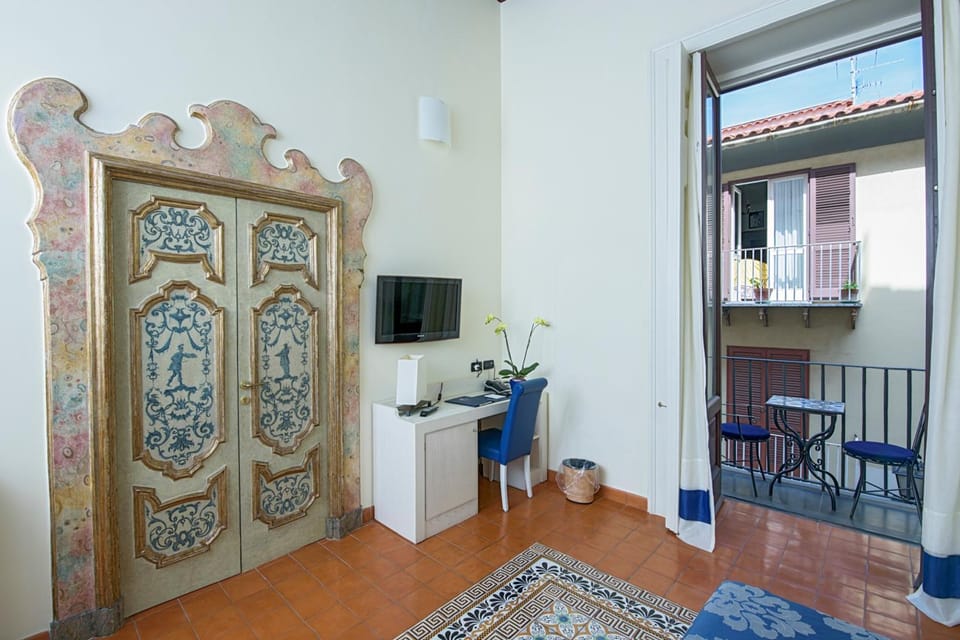 TV and multimedia, Seating area