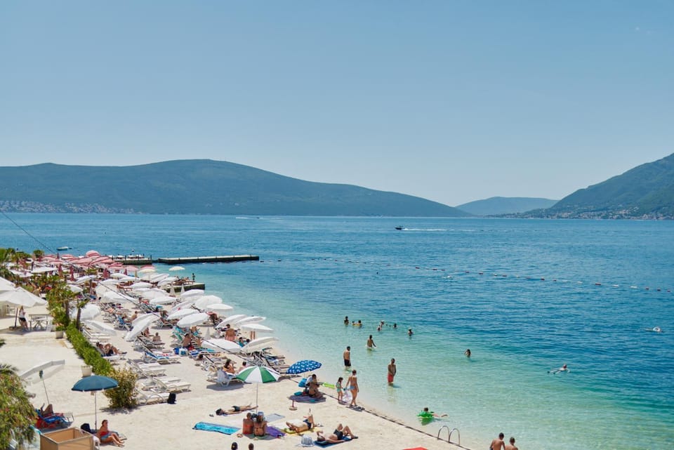 Day, People, Natural landscape, Beach, Sea view, sunbed