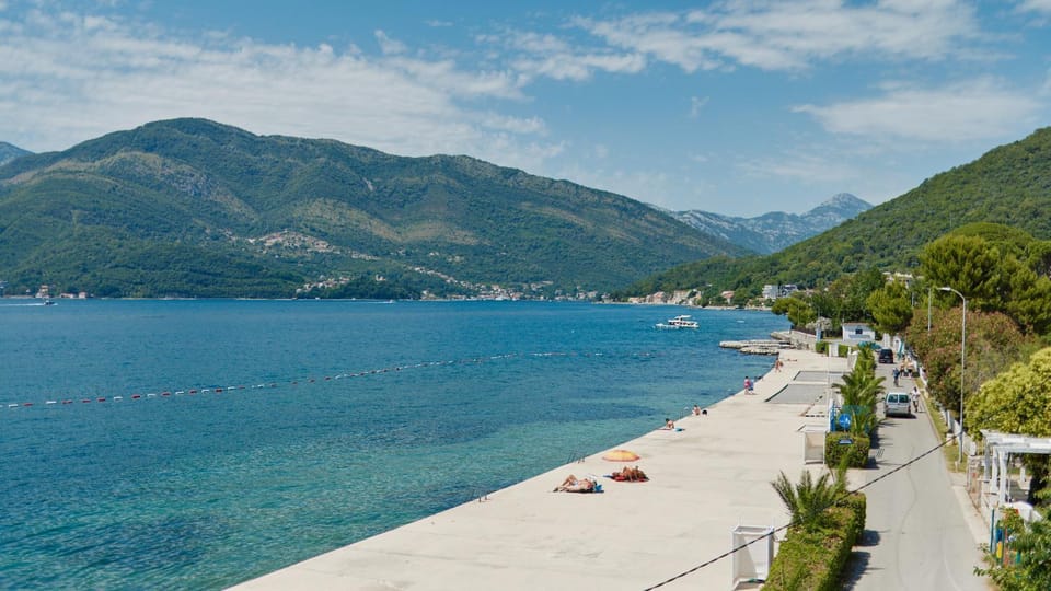 Day, Neighbourhood, Natural landscape, Beach, Sea view