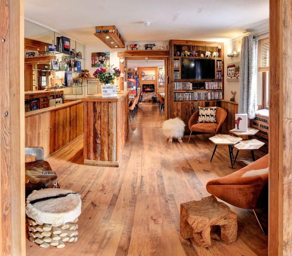 Lounge or bar, Seating area