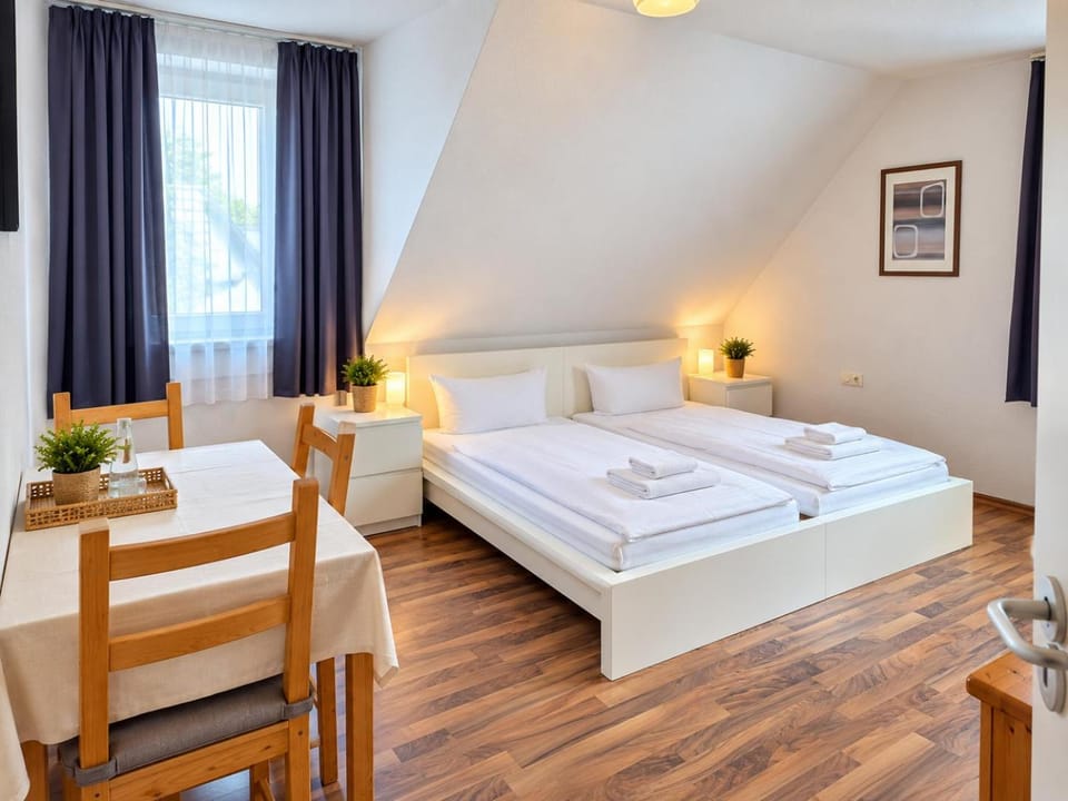 Bed, Living room, Photo of the whole room, Seating area, Bedroom, towels