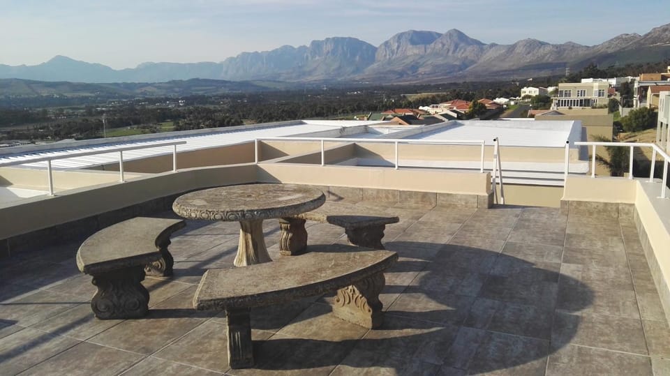 Balcony/Terrace, Mountain view
