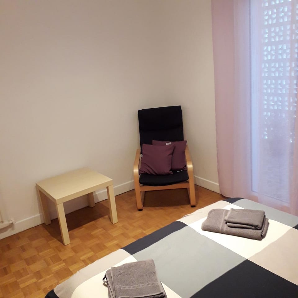 Bedroom, Quiet street view
