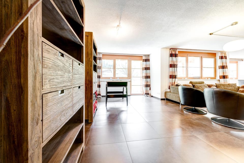 Game Room, Living room, Seating area, Evening entertainment, Entertainment