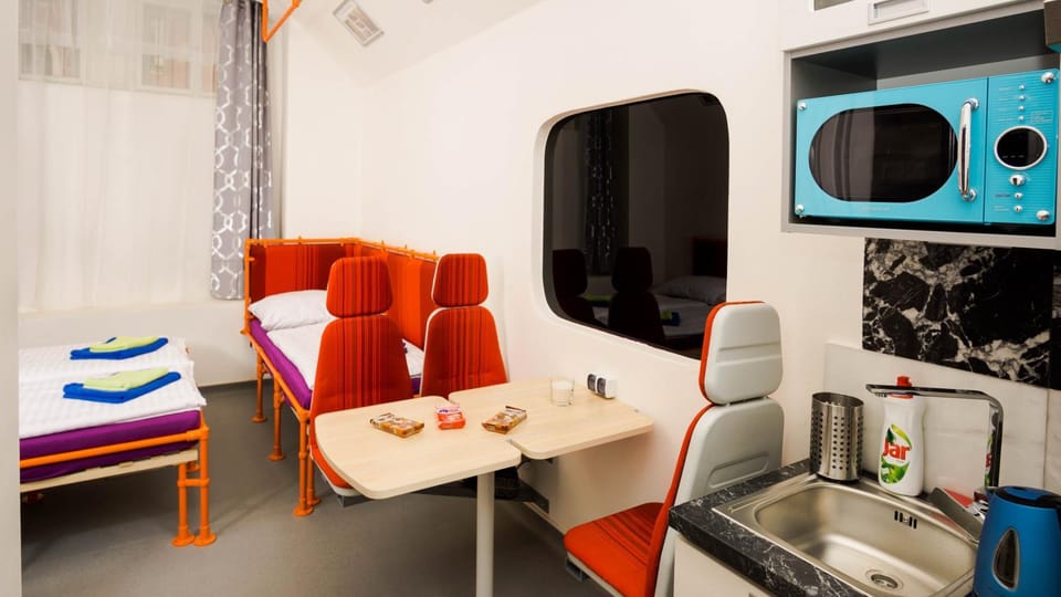 Kitchen or kitchenette, Seating area