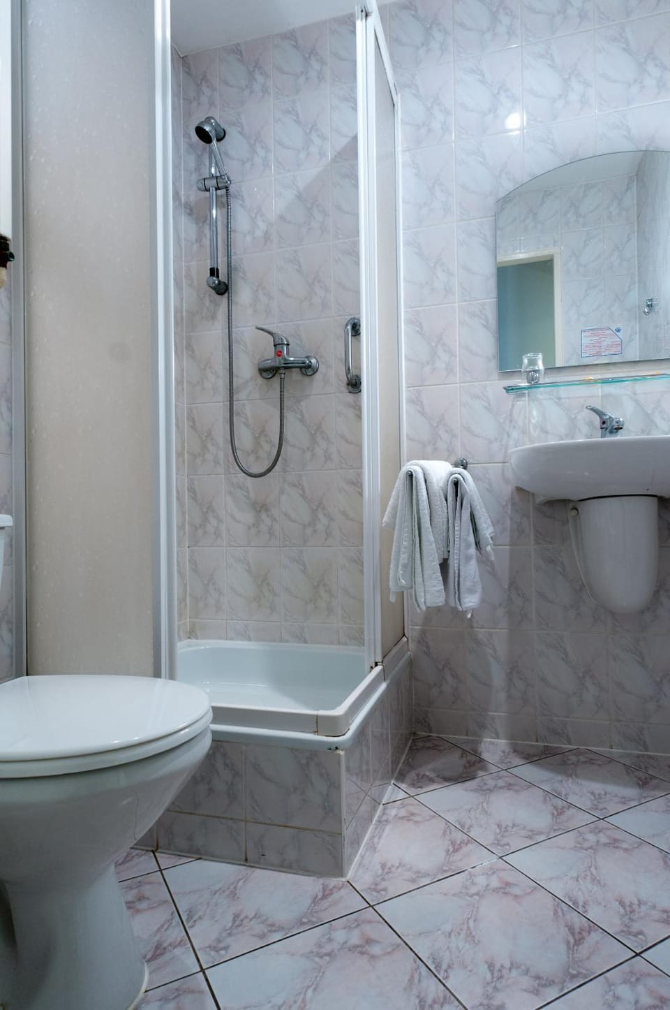 Shower, Toilet, towels