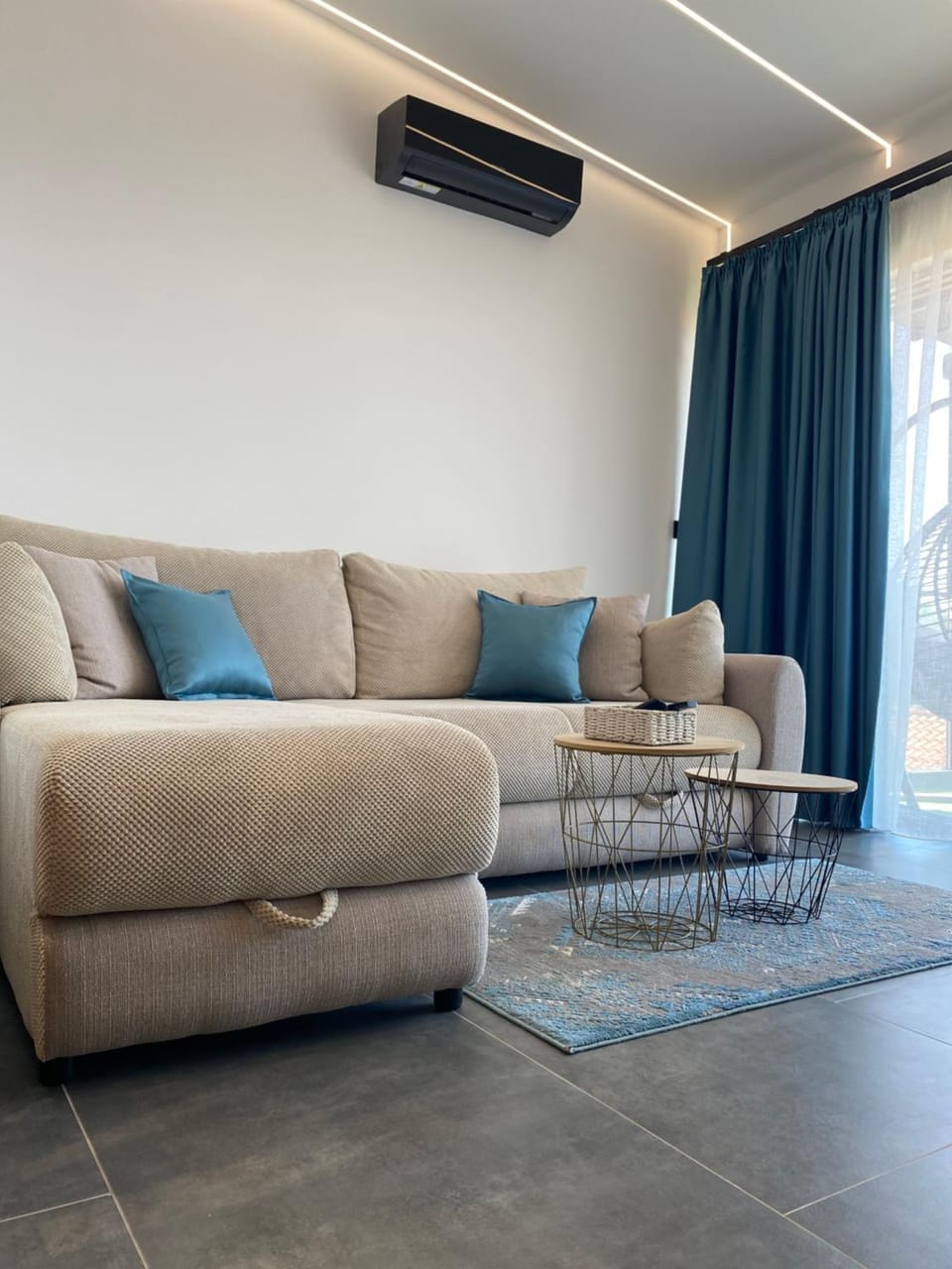 Living room, Seating area, air conditioner