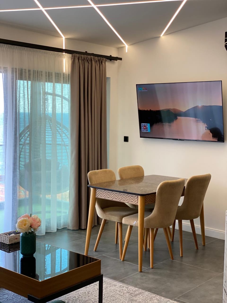 Seating area, Dining area