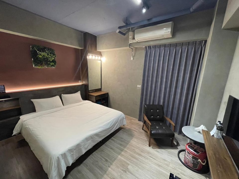 Bed, TV and multimedia, Photo of the whole room, Bedroom, air conditioner