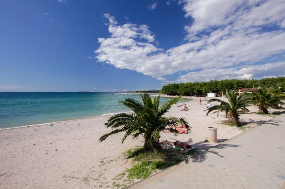 Neighbourhood, Natural landscape, Beach