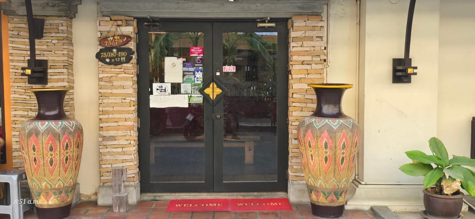 Facade/entrance