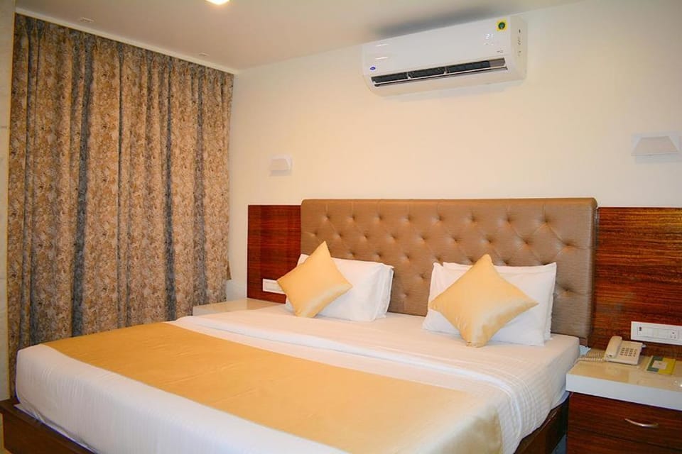Hotel Milan International Hotel in Mumbai