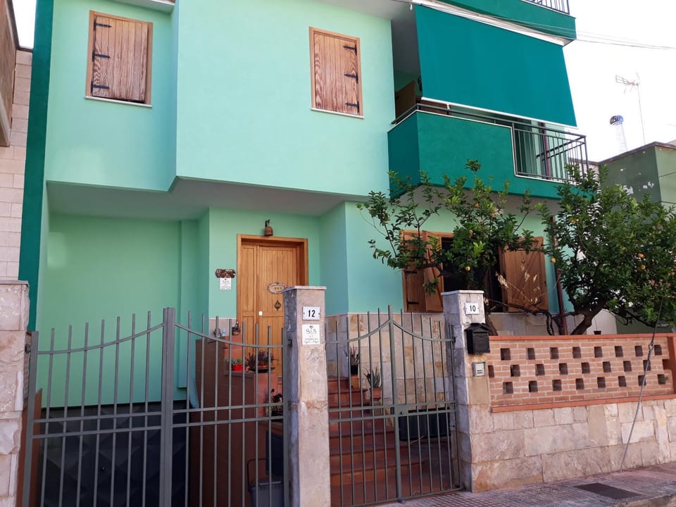 Property building, Facade/entrance