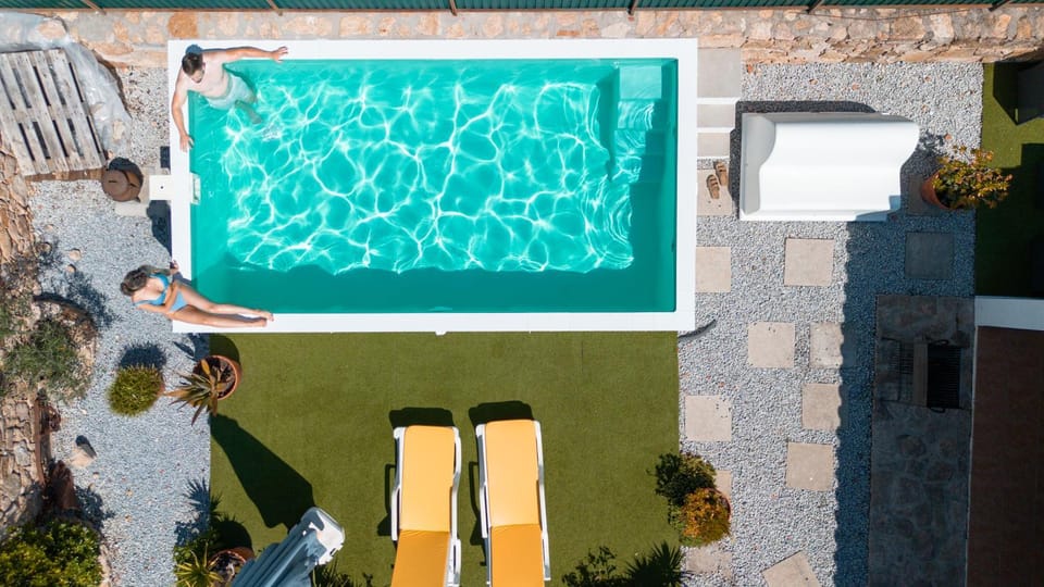 Property building, Patio, Day, Pool view, Swimming pool, sunbed
