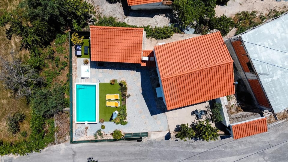 Property building, Day, Bird's eye view