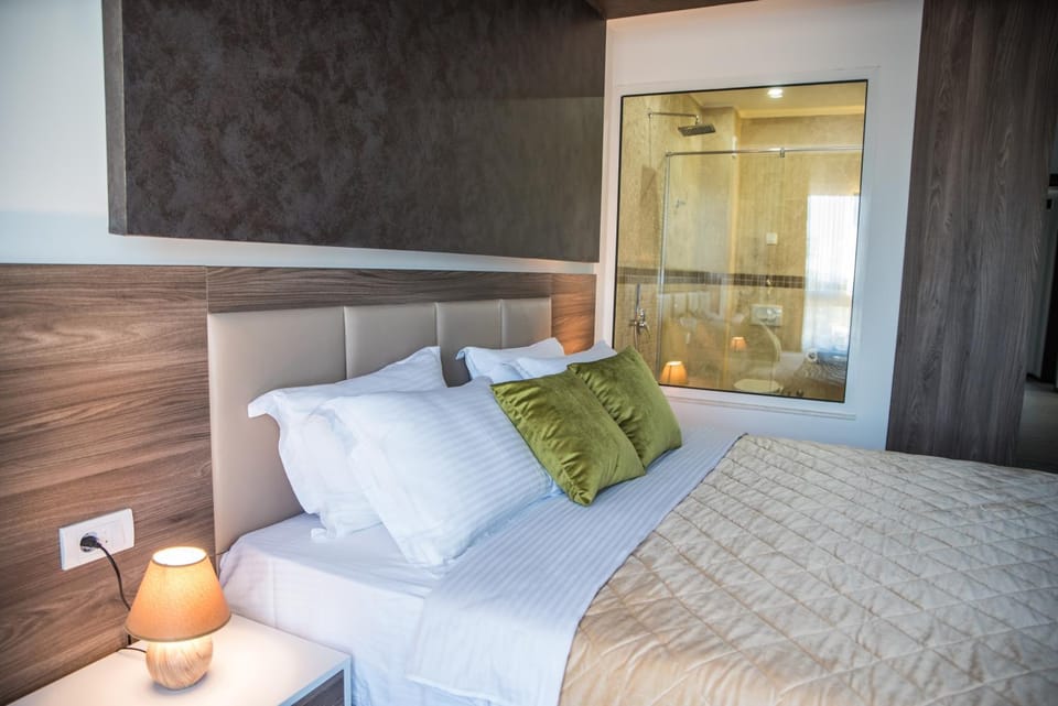 Shower, Toilet, Bathroom, Bedroom